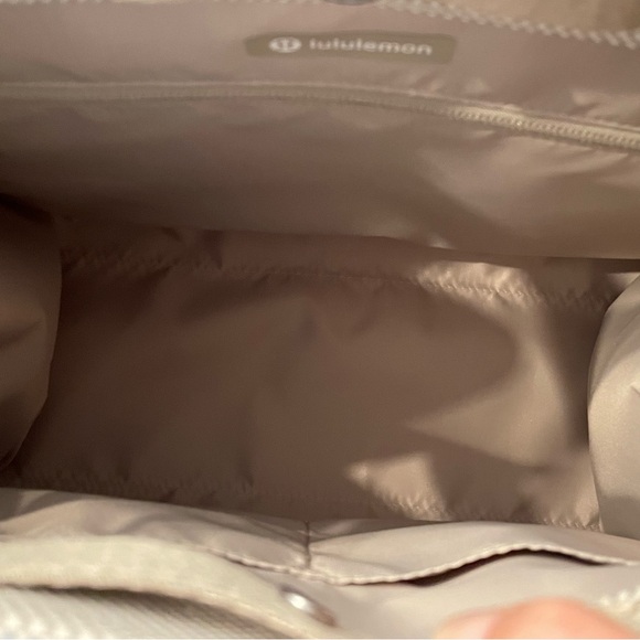 NWT Lululemon Two Tone Canvas Tote Bag 10L Mojave Tan / Light Ivory - Picture 7 of 12